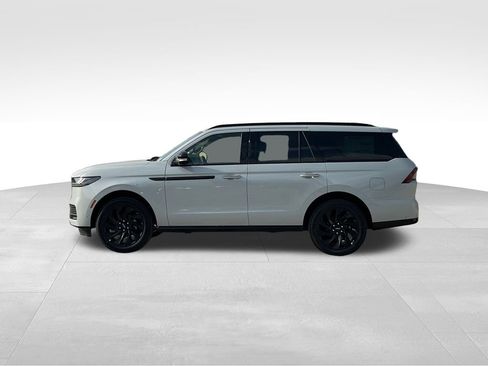 New 2025 Lincoln Navigator Reserve w/ Jet Appearance Package image 2