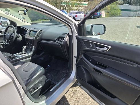 Used 2016 Ford Edge Titanium w/ Technology Package AWD/4WD image 11