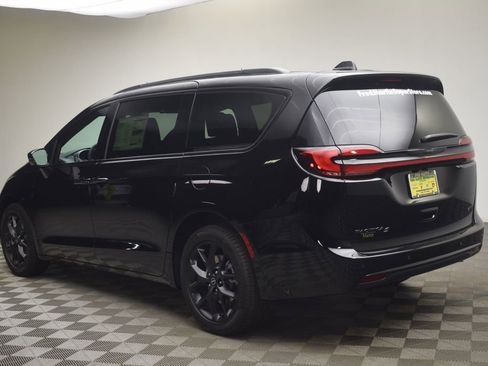 New 2026 Chrysler Pacifica Select w/ S Appearance Package image 12