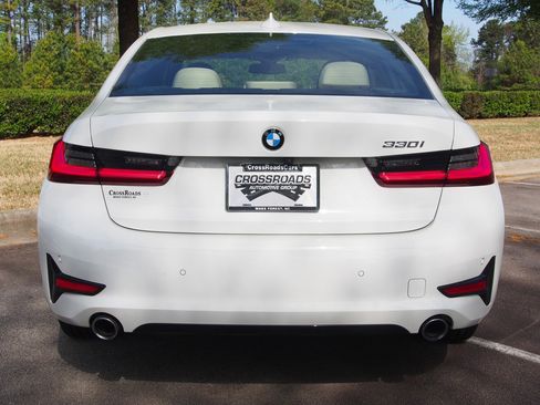 Used 2021 BMW 330i Sedan w/ Premium Package image 6