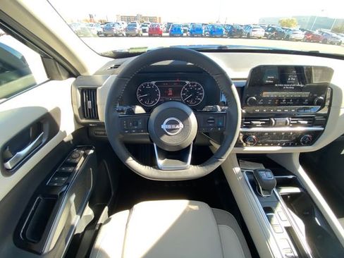 New 2025 Nissan Pathfinder SL image 12