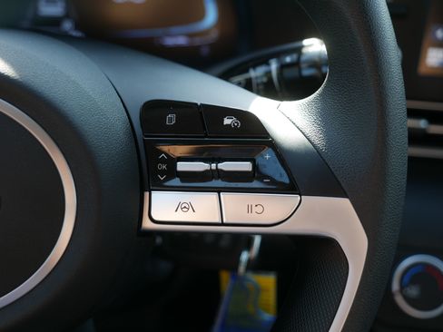 Certified 2025 Hyundai Elantra SE FWD image 28