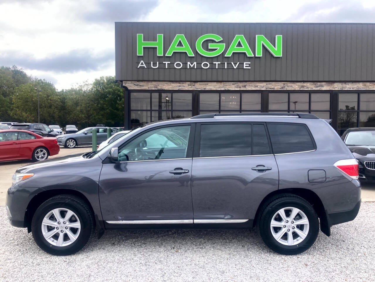 Used 2013 Toyota Highlander Plus FWD image 1