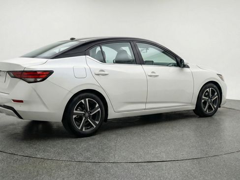 Used 2025 Nissan Sentra SV image 9