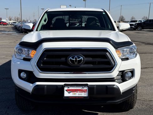 Used 2022 Toyota Tacoma SR5 w/ Technology Package image 9