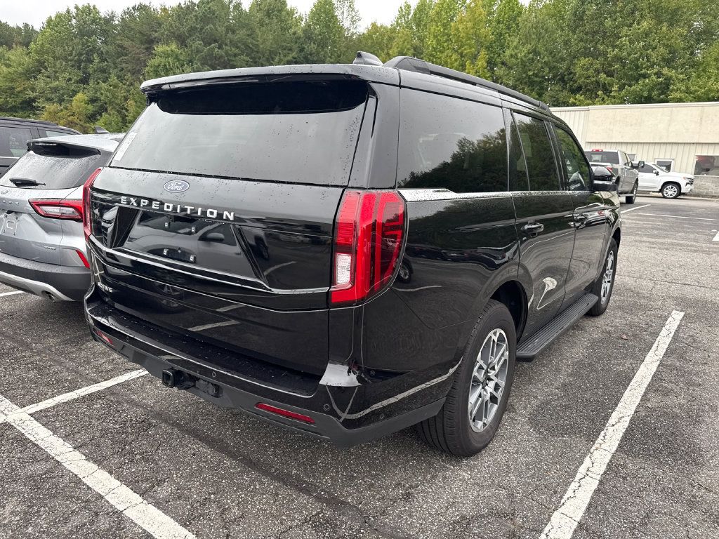 Used 2025 Ford Expedition Active AWD/4WD image 17