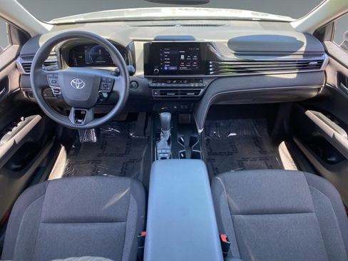 Used 2025 Toyota Camry LE FWD image 10