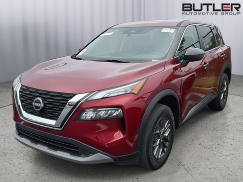 Used 2023 Nissan Rogue S AWD/4WD image 2