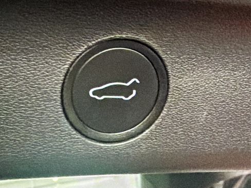 Used 2022 Tesla Model Y Performance AWD/4WD image 32