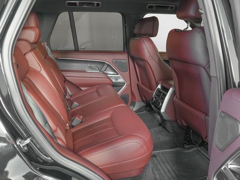 Used 2025 Land Rover Range Rover SE image 10