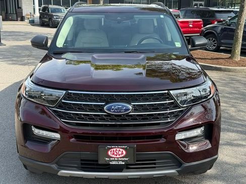 Used 2022 Ford Explorer XLT w/ Equipment Group 202A AWD/4WD image 2