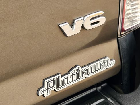 Used 2015 Toyota Tacoma 4x4 Access Cab V6 w/ TRD Off-Road Package image 13