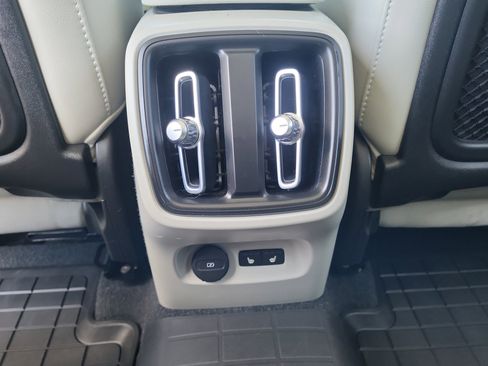 Certified 2023 Volvo XC40 B5 Plus w/ Protection Package Premier image 23