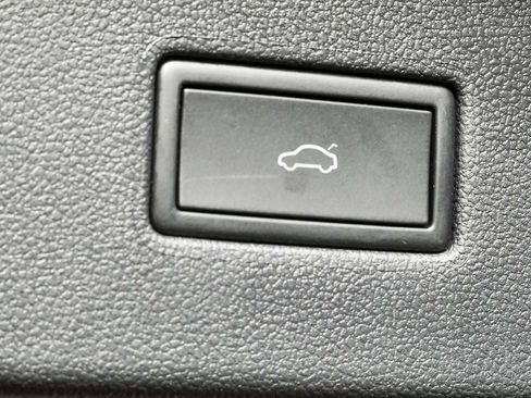 Used 2024 Volkswagen Tiguan SE R-Line image 30