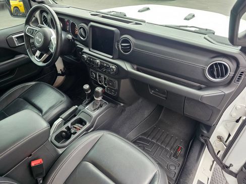 Used 2020 Jeep Wrangler Unlimited Sahara w/ Uconnect 4C Nav & Sound Group AWD/4WD image 11