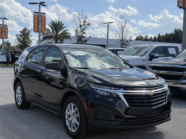 Used 2023 Chevrolet Equinox LS w/ Driver Confidence II Package FWD image 4