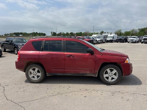 Used 2009 Jeep Compass Sport image 2
