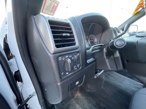 Used 2011 GMC Canyon SLE image 15