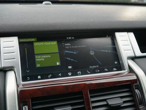 Used 2017 Land Rover Discovery Sport HSE Luxury image 32