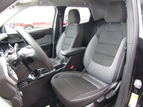 Used 2025 Chevrolet TrailBlazer LT AWD/4WD image 14