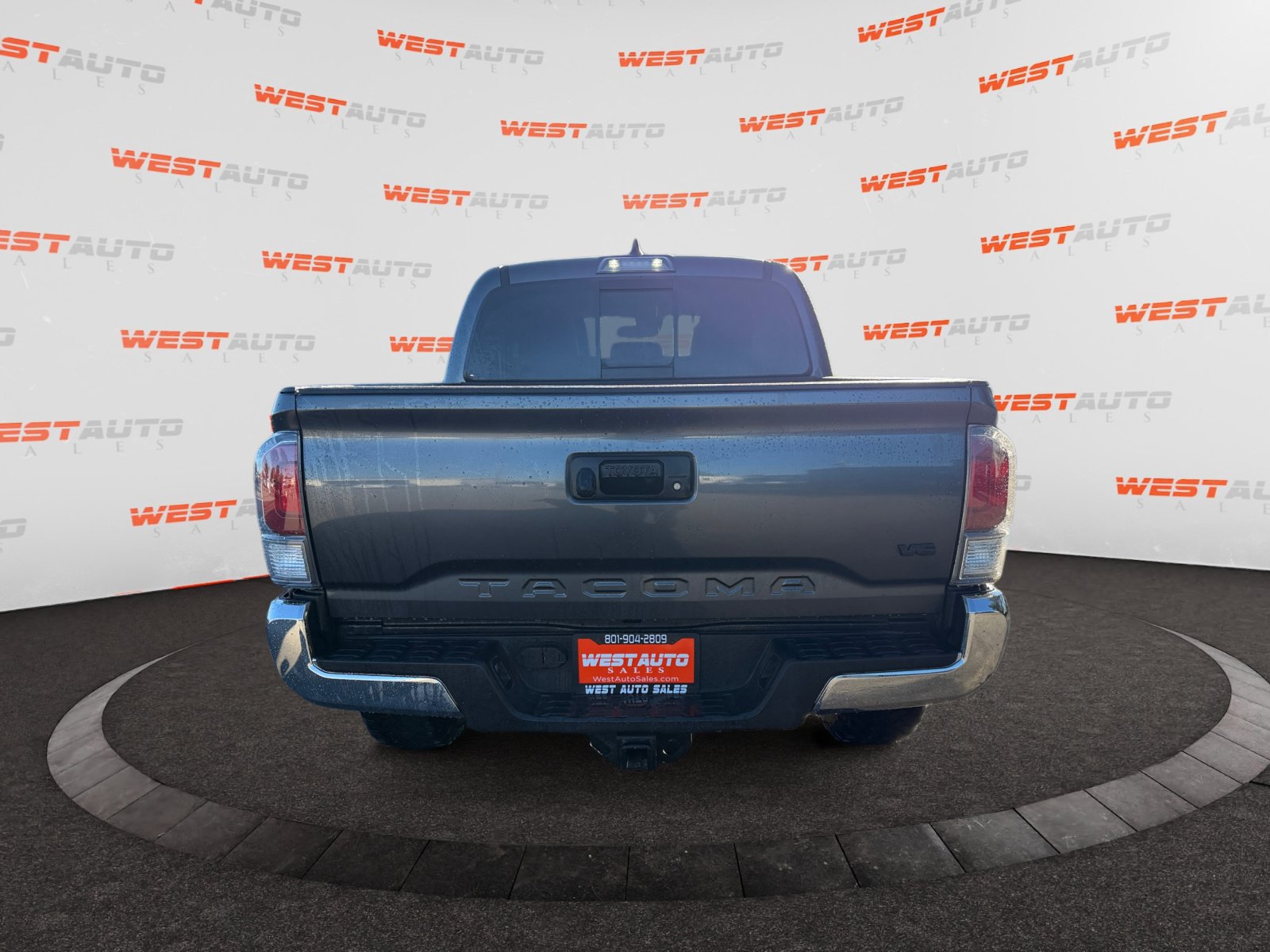 Used 2023 Toyota Tacoma TRD Off-Road AWD/4WD image 4
