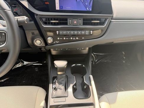 Used 2025 Lexus ES 350 w/ Premium Package FWD image 15