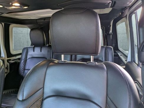 Used 2022 Jeep Wrangler Unlimited Sahara AWD/4WD image 14