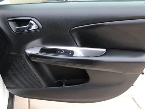 Used 2017 Dodge Journey SXT w/ Comfort/Convenience Group image 8