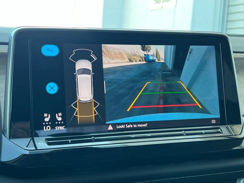 Used 2025 Volkswagen Atlas SE image 21