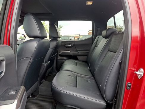Used 2022 Toyota Tacoma Limited AWD/4WD image 10
