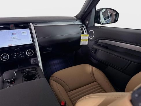New 2026 Land Rover Discovery Limited Edition image 26