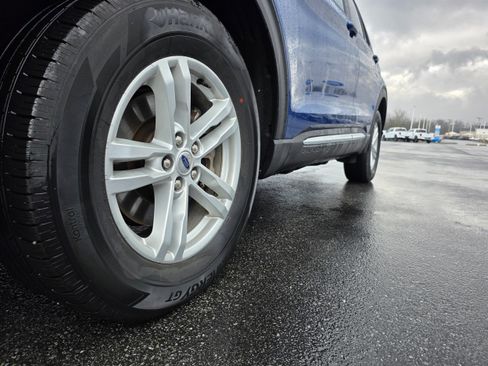 Certified 2022 Ford Explorer XLT w/ Equipment Group 202A image 22