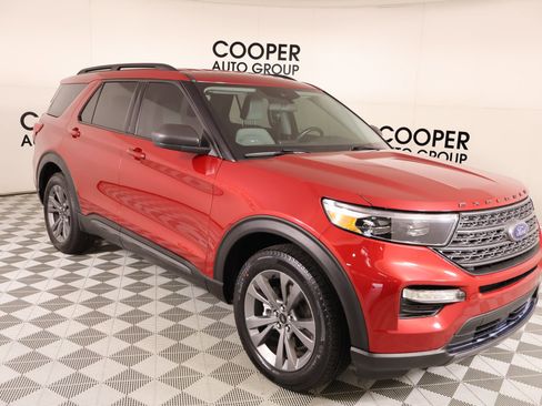 Used 2021 Ford Explorer XLT w/ Equipment Group 202A AWD/4WD image 1