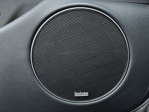 Used 2022 Genesis GV70 2.5T w/ Advanced Package image 6