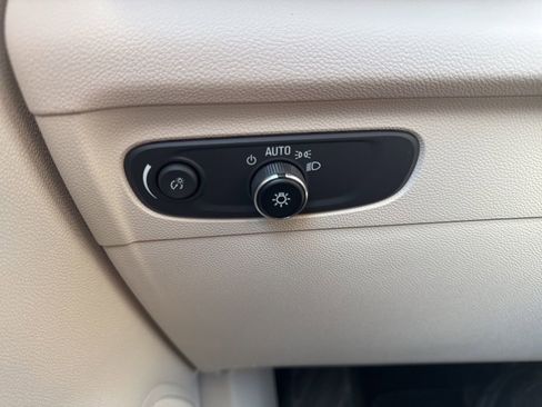 Used 2022 Buick Envision Essence w/ Safety Package image 25