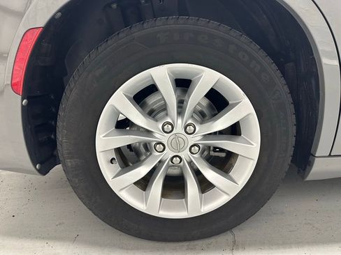 Used 2019 Chrysler 300 Touring RWD image 63