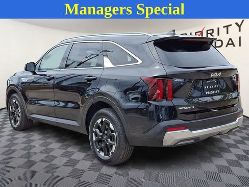 Used 2024 Kia Sorento S AWD/4WD image 6