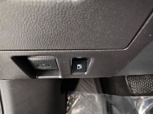 Used 2023 Toyota Highlander L FWD image 18