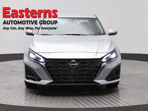 Used 2023 Nissan Altima 2.5 SV AWD/4WD image 2