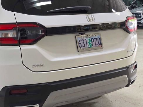 Used 2025 Honda Pilot Touring image 13