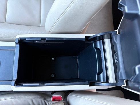 Used 2012 Toyota Camry L image 37