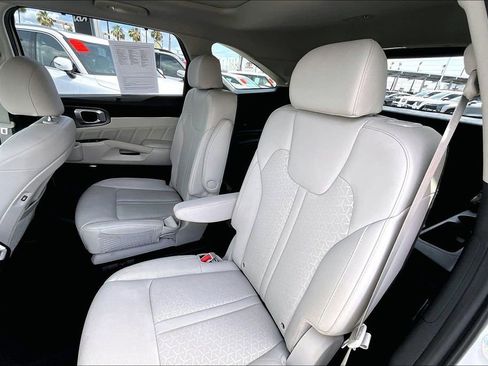 Used 2023 Kia Sorento SX Prestige w/ Panoramic Sunroof Package AWD/4WD image 17