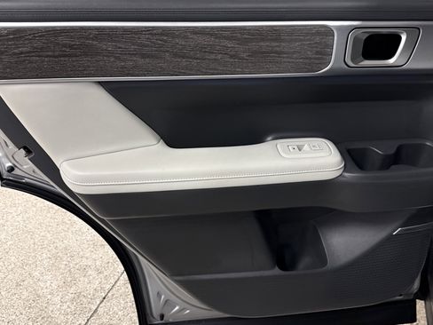 Used 2025 Hyundai Santa Fe Limited image 10