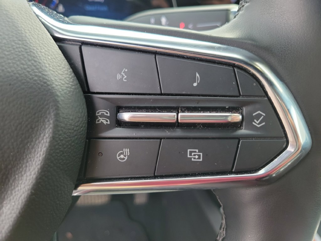 Used 2025 Chevrolet Equinox LT w/ Safety and Technology Package FWD image 27