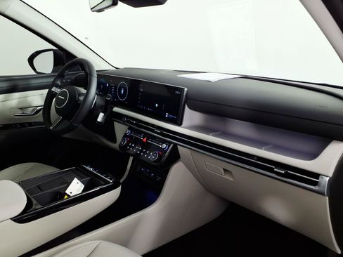 Certified 2026 Hyundai Tucson Limited AWD/4WD image 9