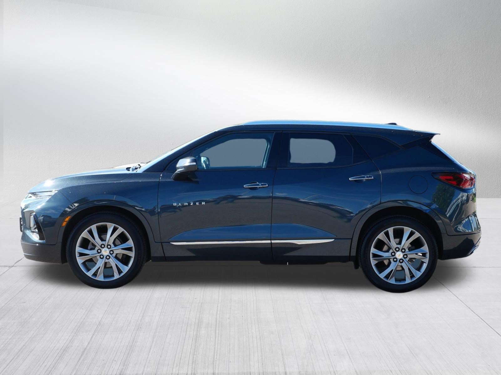 Used 2019 Chevrolet Blazer Premier w/ Sun and Wheels Package AWD/4WD image 4