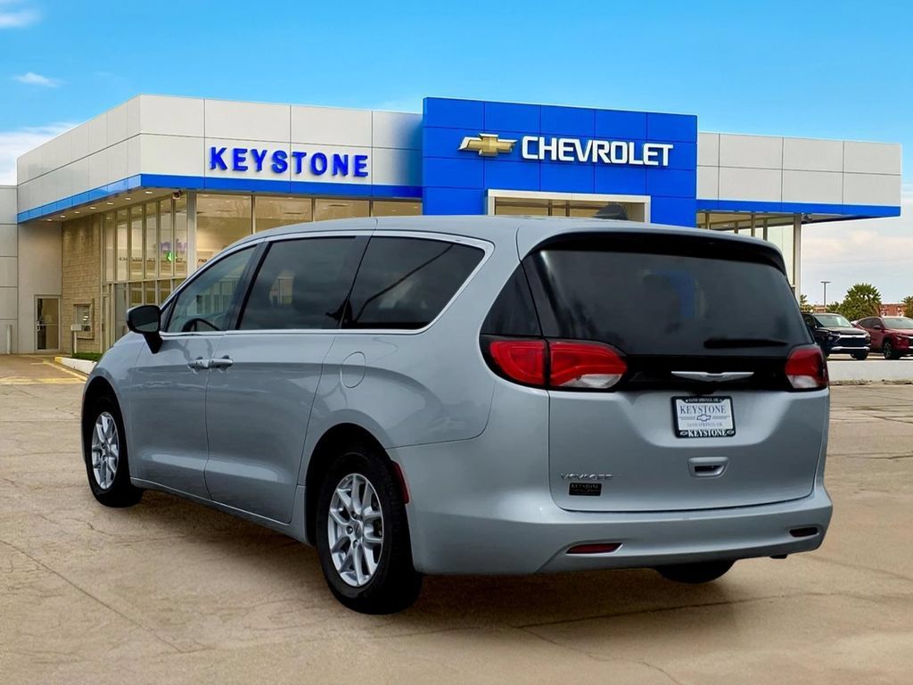 Used 2023 Chrysler Voyager LX FWD image 5