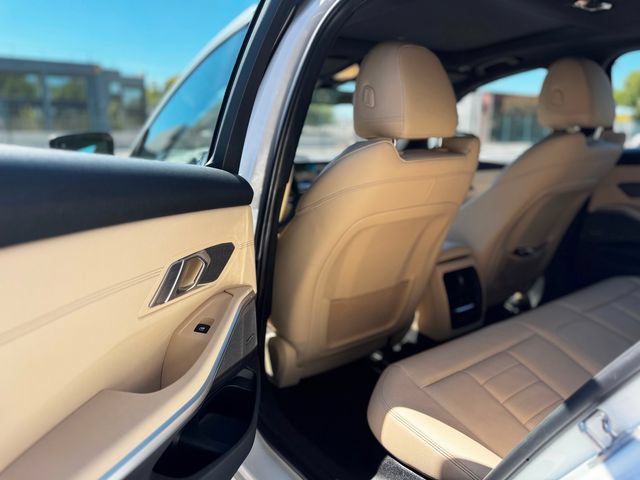 Used 2019 BMW 330i Sedan w/ Premium Package RWD image 34