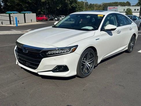 Used 2022 Honda Accord Touring image 3