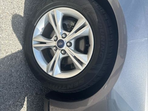Used 2014 Ford Focus SE FWD image 21
